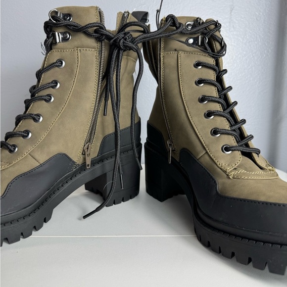 Falls creek Stylish Women's Black and Tan Boots size 10 - Picture 5 of 7